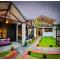 The Wave Rooms & Hostel