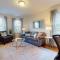 Sunny,spacious, sleeps 4, steps to MBTA,Hospitals