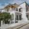 Viento Luxury Apartments - Steps from the Beach