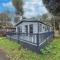 Stunning Lodge With Large Decking At Azure Seas In Suffolk Ref 32109Og