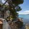 Three Pearls Deluxe Apartment by the Sea