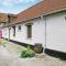 Lovely Home In Hames Boucres With Wifi