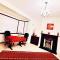 Beautiful Double En-suite Room, separate entrance, Ilford, Central line Gants Hill, free parking