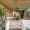 MANOS Small House Kouremenos