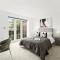 LUXURIOUS Apartments in Staines l Free Onsite Parking