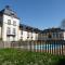 Appartement familial dans un château avec piscine chauffée, proche plages et sites du Golfe du Morbihan