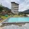 Hotel Old Smugglers with Balcony mountain view AC hot and Cold Near to Hadimba Temple Near to Mall Road#Free Pick from Volvo Bus Stand