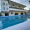 Baza Hostel - Swimming Pool