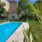 Maison dans hotel particulier 18eme, wifi, piscine chauffée