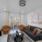 Deluxe 2BR Condo - Free Parking - 25 Min to NYC - Sleeps 6