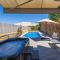 Si-Ku Holiday Home with Private Pool and Hot Tub