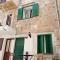 Apartments and rooms with parking space Komiza, Vis - 24523