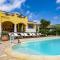 Villa Saige , piscina con idromassaggio