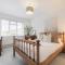 Quiet Mews House with PARKING and GARDEN close to centre and beach
