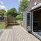 Oak Lodge At Bridge Lake Farm & Fishery
