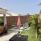 BuzzStays: 1-Bed Bungalow, Garden, Near Yumbo & Beach