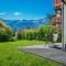 3 bed apt,central location, parking, garden, 6 pax