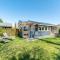 Bungalow in Sint Maartenszee near Beach