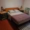 Baieta Chambre rouge