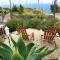 THE L lodge, ocean view private garden Cottage