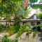 Bay Dreams Beach Hotel & Surf Camp