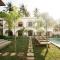 TWINFIN Surf House