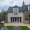 4 Private bedroom house with 3 parking spaces free