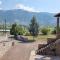 COUNTRY PLACE Apartment with Mountain View