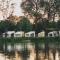 Herbals Glamping Mielno - domki nad jeziorem i morzem