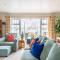 Luxurious, South-Facing Lakeside Lodge
