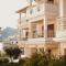 Sifakis House