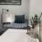 Rentalux Hostel - Modern Comfort, Single Rooms