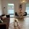 Home & Apart - Stilvolles Apartment in Oldenburg-Kreyenbrück - Balkon, Parkplatz & WLAN