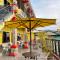 WISMA SUNRISE GUEST HOUSE 10 minutes by walking to the big fruit market in Berastagi
