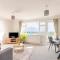 Large Sea View 2 bedroom Sleeps 6 - Free Parking