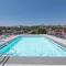Stylish 2BR Apt with Rooftop Pool & Hollywood Views