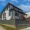Budget Friendly 2 Bedroom Suite - Save on Weekly and Monthly Stays!