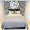 Garden Studio - Private, Modern Near Town Centre, Station & Airport