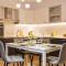 Fructus Plaza ULTRACENTRAL ApArt Hotel - DeLuxe Apartment with Free Parking and Big Balcony