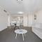 91AH Central Sydney 1BR Abnb-Style Apt Free Parking