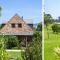Stone Cottage - vineyard estate w. fireplace