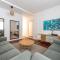 Singular Bilbao Flat