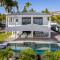SUMMER VIEW classée 5 étoiles - Magnifique Villa 10 personnes avec piscine miroir chauffée à 29 degrés, bain à remous intégré et vue mer idéalement située Chemin Summer - ST GILLES LES BAINS