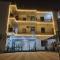 Hotel Mukund Urban Silverkey -Free unlimited 5g internet, in house parking- Fully AC - Near Prem Mandir
