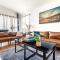 Spacious 4 bedroom home by Melrose and 10 minutes to Hollywood Walk of Fame