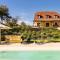 Poolside Luxury Villa in Montignac