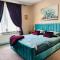 Super King, Close to Beach, Shops, Train, Shared Bathroom