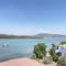 Stylish 2BR Apt Lagoon Views Beach