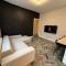 Modern 3 Bedroom house, short walk to train station and town centre, close to Manchester Airport and PLouise