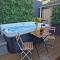 JUNGLE HOT TUB, games room, near eateries, micro brewery, pubs, beauty salons and boutique shops, Argyle, free Netflix, in the heart of Plymouth - Dogs welcome - Hosted by Absolute Accommodation Plymouth